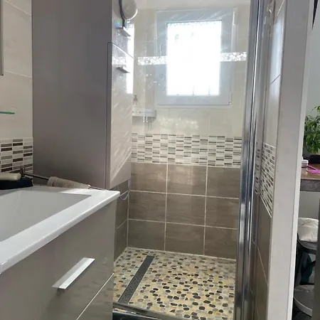 Apartament Studio Montagnac *
