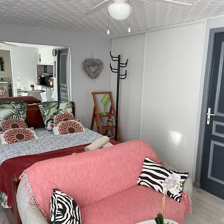 Studio Montagnac アパート *